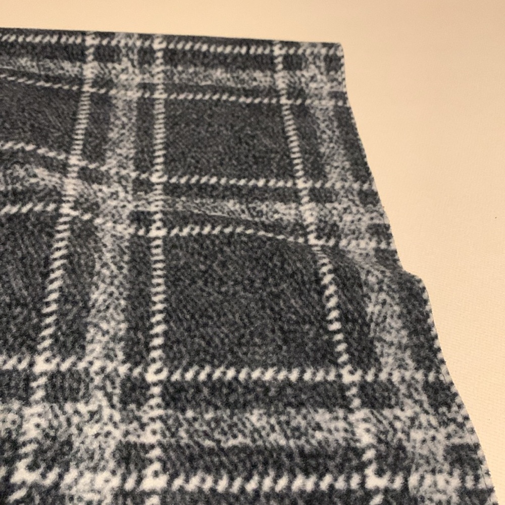 Handmade Fleecy Women’s Shawl NWOT - Picture 5 of 5